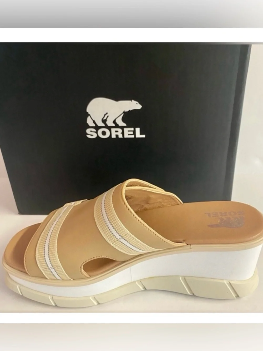NWT Sorel Joanie Slip On  Wedge Platform Sandal in Beige and Cream Size 10